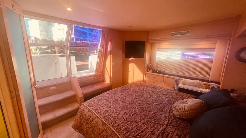Slide: The Image of Carver Yachts 500 Cockpit Motor Yacht 1997 - 29