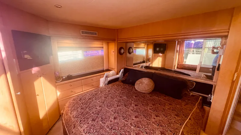 Slide: The Image of Carver Yachts 500 Cockpit Motor Yacht 1997 - 36