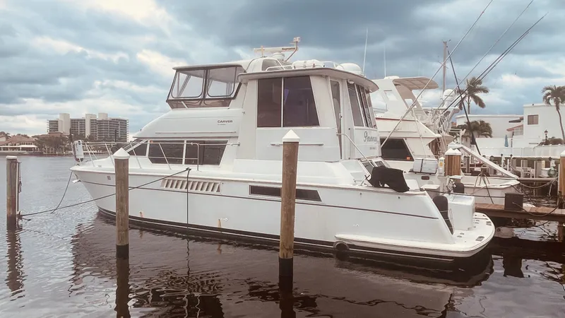 Slide: The Image of Carver Yachts 500 Cockpit Motor Yacht 1997 - 4