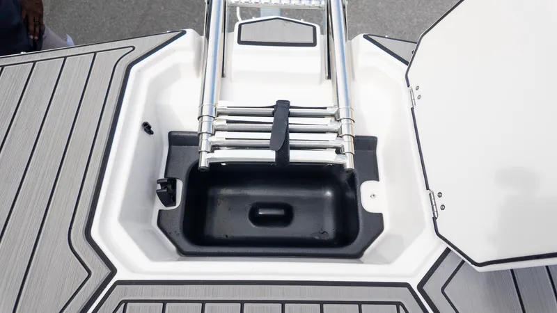 Slide: The Image of Starcraft SVX 211 OB CC 2025 - 15