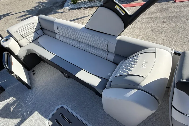 Slide: The Image of Luxurious seating on 2026 Avalon 2585 Catalina Windsheild Quad Lounger, Tri Toon boat. - 19