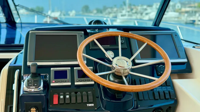 Slide: The Image of Tiara 4500 Sovran 2012 - 10