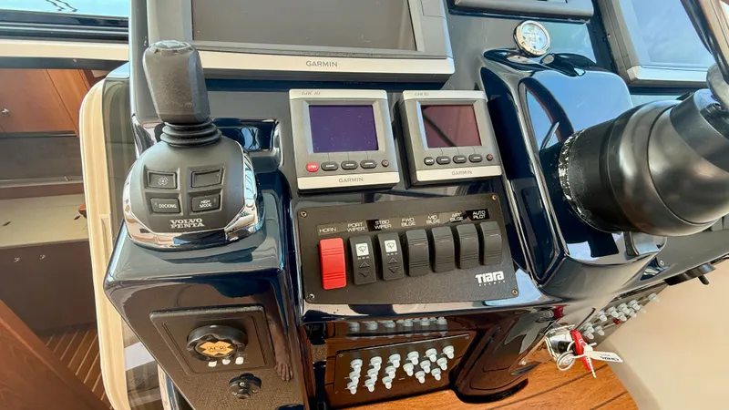 Slide: The Image of Tiara 4500 Sovran 2012 - 13