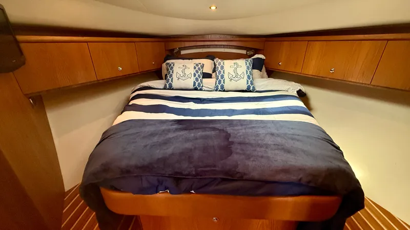 Slide: The Image of Tiara 4500 Sovran 2012 - 24