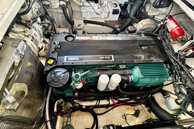 Slide: The Image of Engine compartment of 2007 Sea Ray 290 Sundancer with Volvo Penta D6-310 engine. - 25