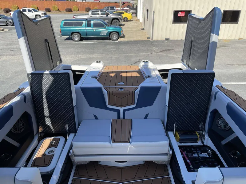 Slide: The Image of Nautique Super Air Nautique GS22 2026 - 15