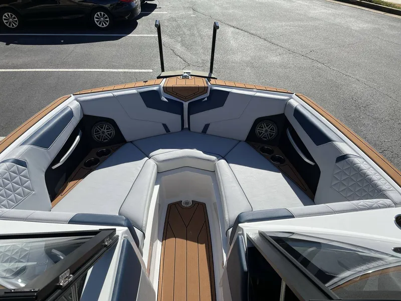 Slide: The Image of Nautique Super Air Nautique GS22 2026 - 31