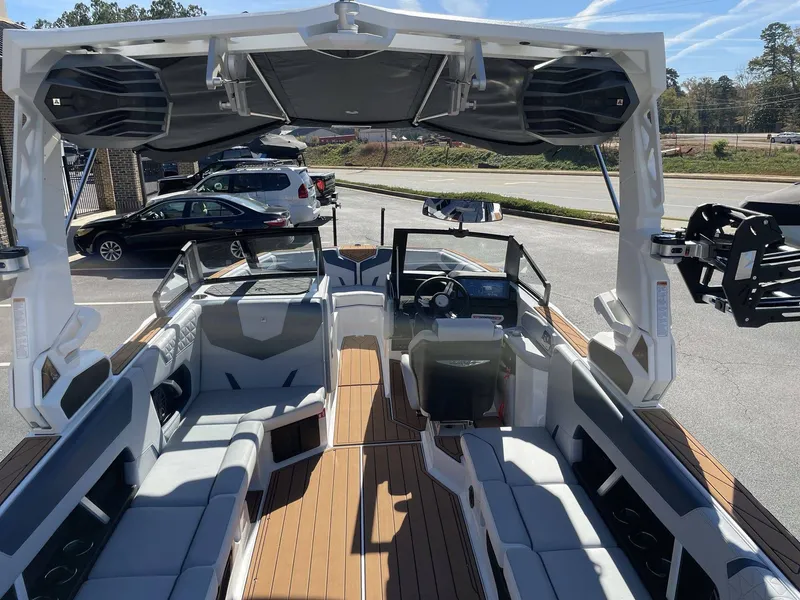 Slide: The Image of Nautique Super Air Nautique GS22 2026 - 8