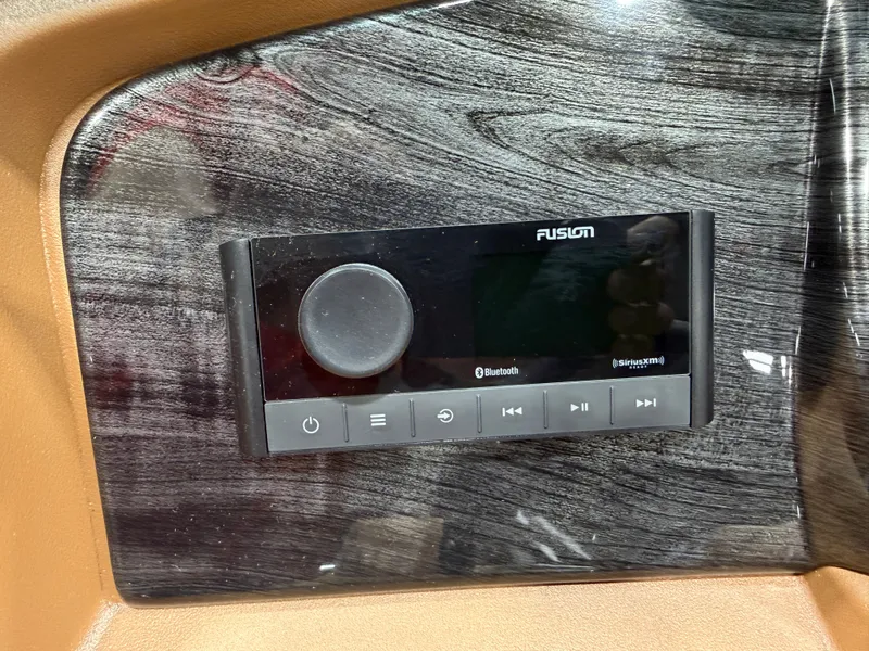 Slide: The Image of Tahoe LTZ 2385 Elite Cruise & Honda 4-Stroke EFI 2026 - 13