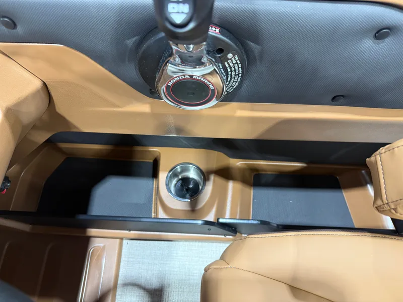 Slide: The Image of Tahoe LTZ 2385 Elite Cruise & Honda 4-Stroke EFI 2026 - 16