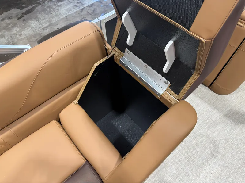 Slide: The Image of Tahoe LTZ 2385 Elite Cruise & Honda 4-Stroke EFI 2026 - 21