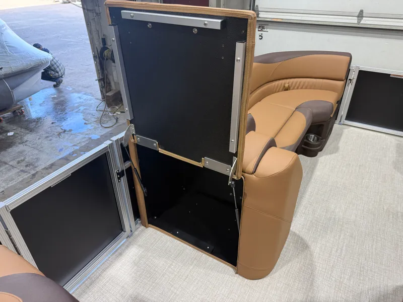 Slide: The Image of Tahoe LTZ 2385 Elite Cruise & Honda 4-Stroke EFI 2026 - 23