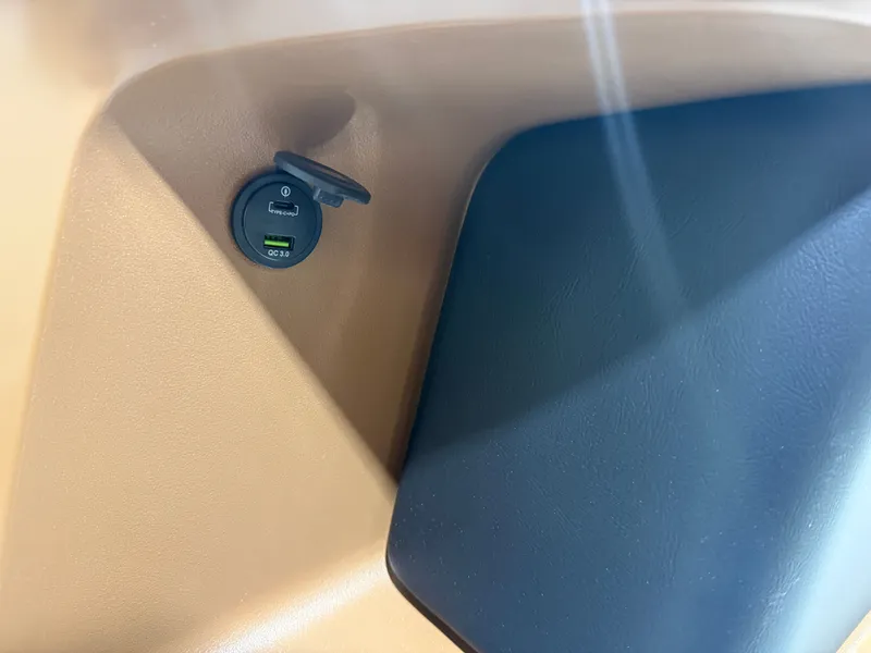 Slide: The Image of Tahoe LTZ 2385 Elite Cruise & Honda 4-Stroke EFI 2026 - 25