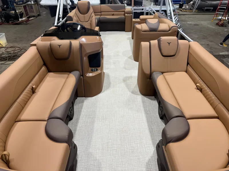 Slide: The Image of Tahoe LTZ 2385 Elite Cruise & Honda 4-Stroke EFI 2026 - 7