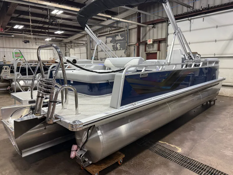 Slide: The Image of Tahoe Sport 2385 Swingback (VRB) Tritoon & Honda 4-Stroke EFI 2026 - 47