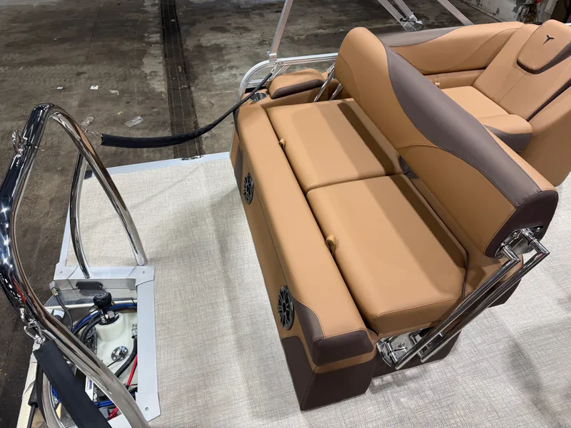 Slide: The Image of Tahoe LTZ 1985 Cruise Rear Bench (CRB) & Honda 4-Stroke EFI 2026 - 18