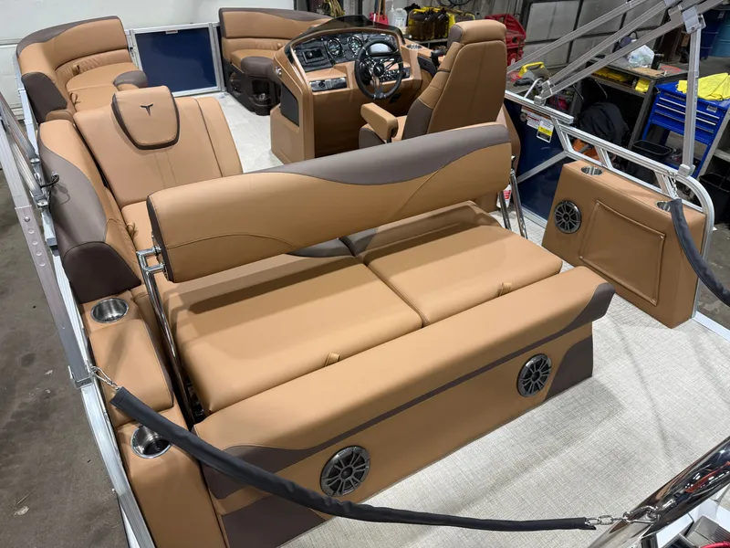 Slide: The Image of Tahoe LTZ 1985 Cruise Rear Bench (CRB) & Honda 4-Stroke EFI 2026 - 19