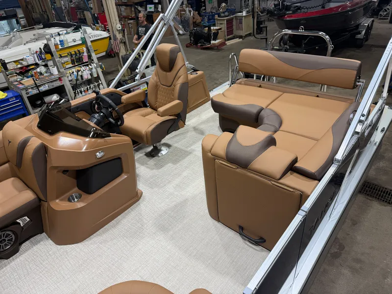 Slide: The Image of Tahoe LTZ 1985 Cruise Rear Bench (CRB) & Honda 4-Stroke EFI 2026 - 3