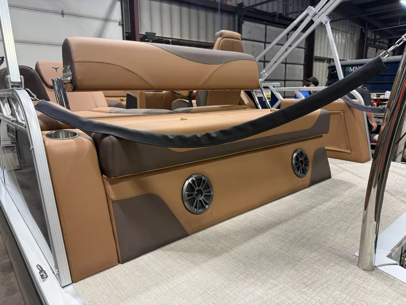 Slide: The Image of Tahoe LTZ 1985 Cruise Rear Bench (CRB) & Honda 4-Stroke EFI 2026 - 37