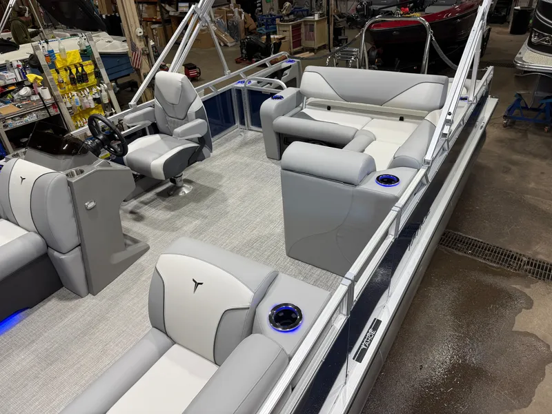 Slide: The Image of Tahoe Sport 2385 200HP VRB Swingback Tritoon 2026 - 3