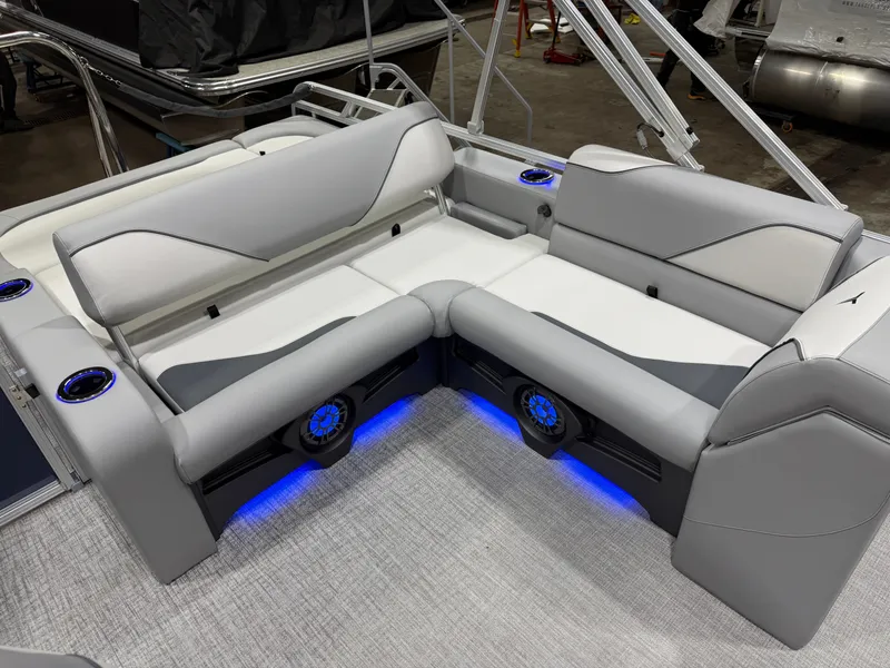 Slide: The Image of Tahoe Sport 2385 200HP VRB Swingback Tritoon 2026 - 34