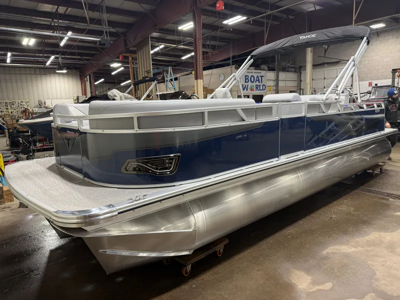 Slide: The Image of Tahoe Sport 2385 200HP VRB Swingback Tritoon 2026 - 38