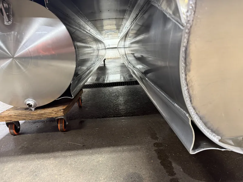 Slide: The Image of Tahoe Sport 2385 200HP VRB Swingback Tritoon 2026 - 43