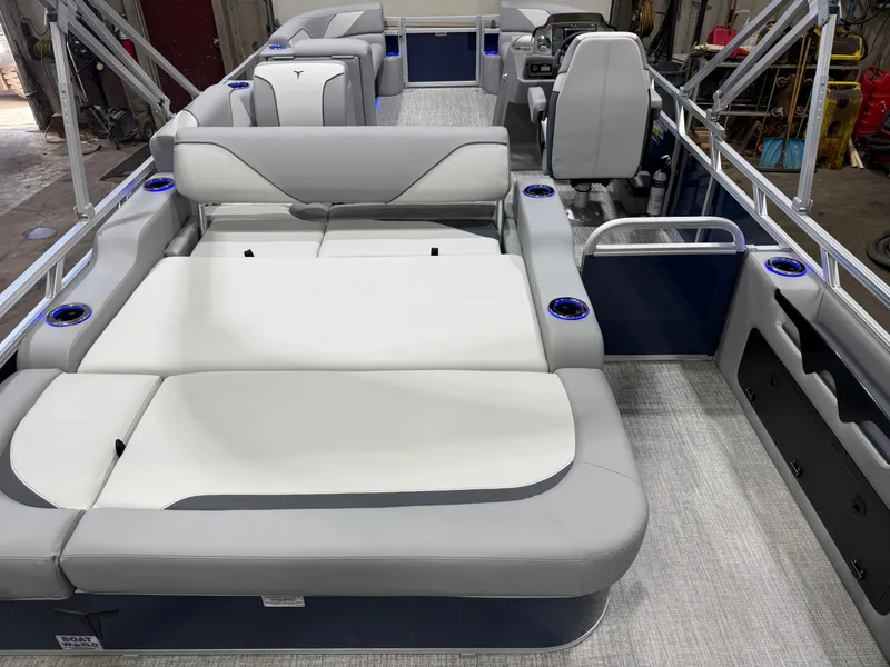 Slide: The Image of Tahoe Sport 2385 200HP VRB Swingback Tritoon 2026 - 5