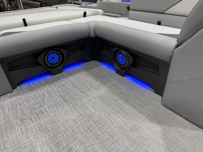 Slide: The Image of Tahoe Sport 2385 200HP VRB Swingback Tritoon 2026 - 51