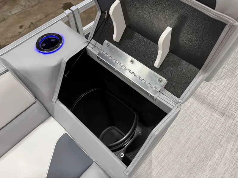 Slide: The Image of Tahoe Sport 2385 Swingback (VRB) Tritoon & Honda 4-Stroke EFI 2026 - 28