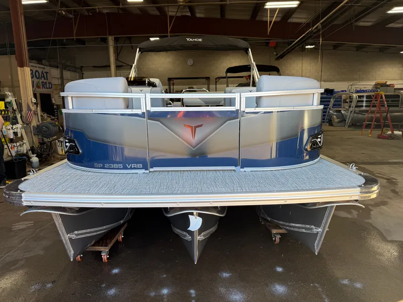 Slide: The Image of Tahoe Sport 2385 Swingback (VRB) Tritoon & Honda 4-Stroke EFI 2026 - 35