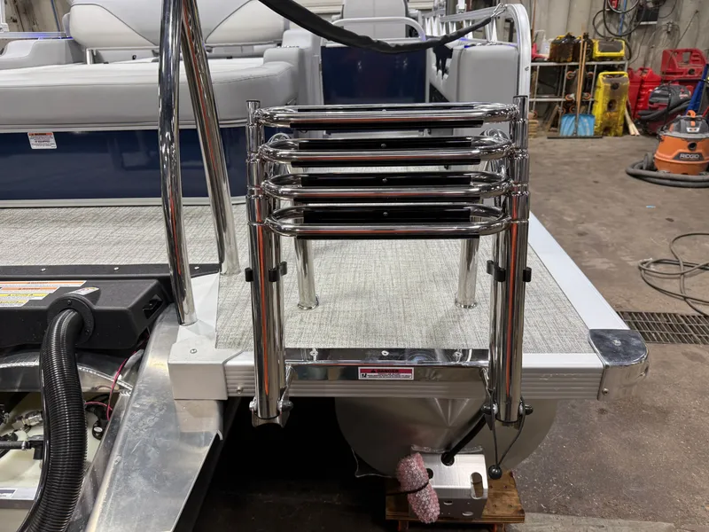 Slide: The Image of Tahoe Sport 2385 Swingback (VRB) Tritoon & Honda 4-Stroke EFI 2026 - 46