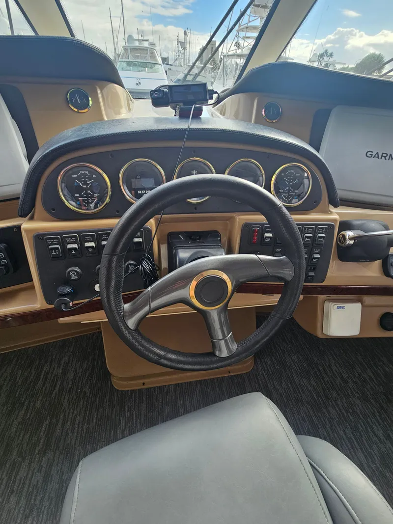 Slide: The Image of Carver Yachts 564 2001 - 13