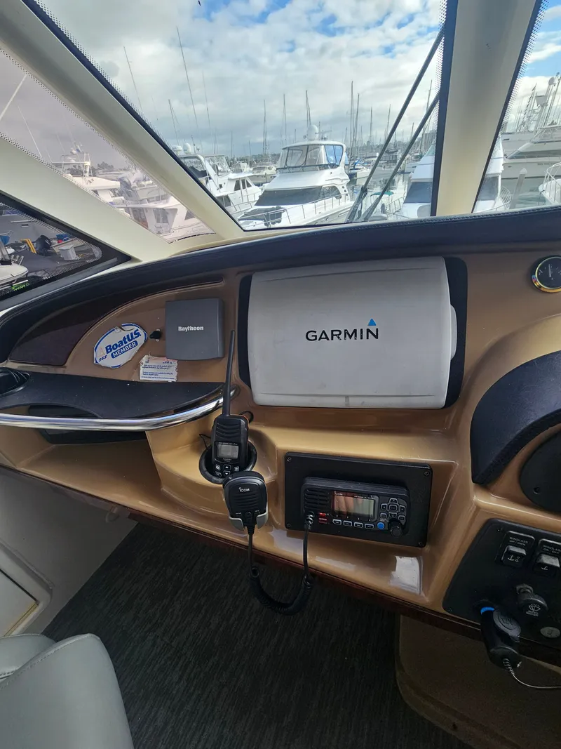 Slide: The Image of Carver Yachts 564 2001 - 14