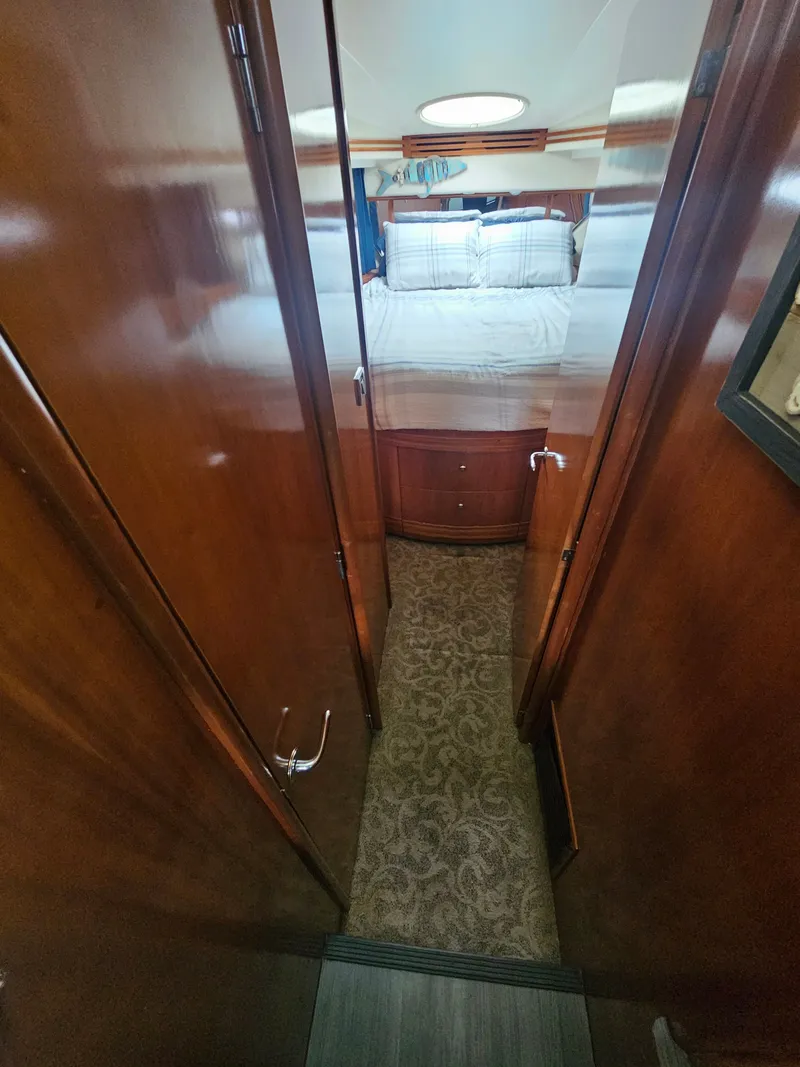 Slide: The Image of Carver Yachts 564 2001 - 24