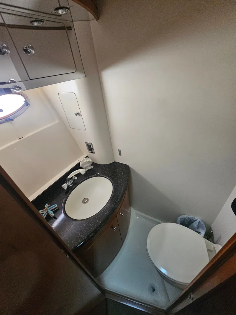 Slide: The Image of Carver Yachts 564 2001 - 26