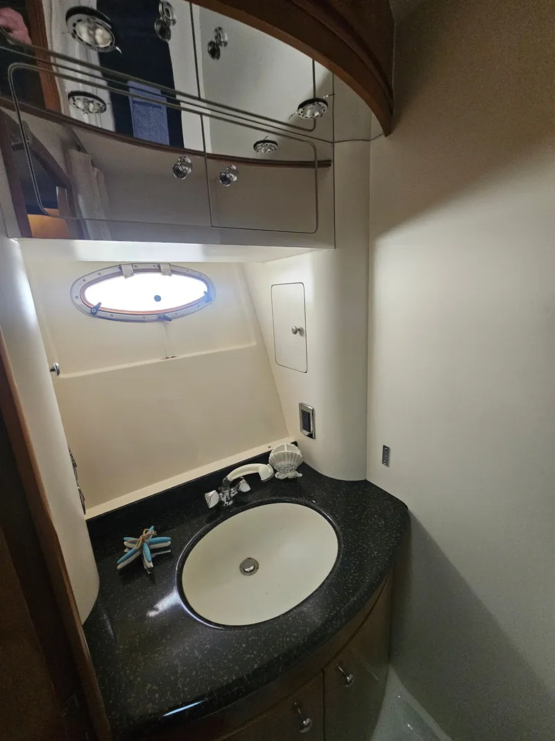 Slide: The Image of Carver Yachts 564 2001 - 27