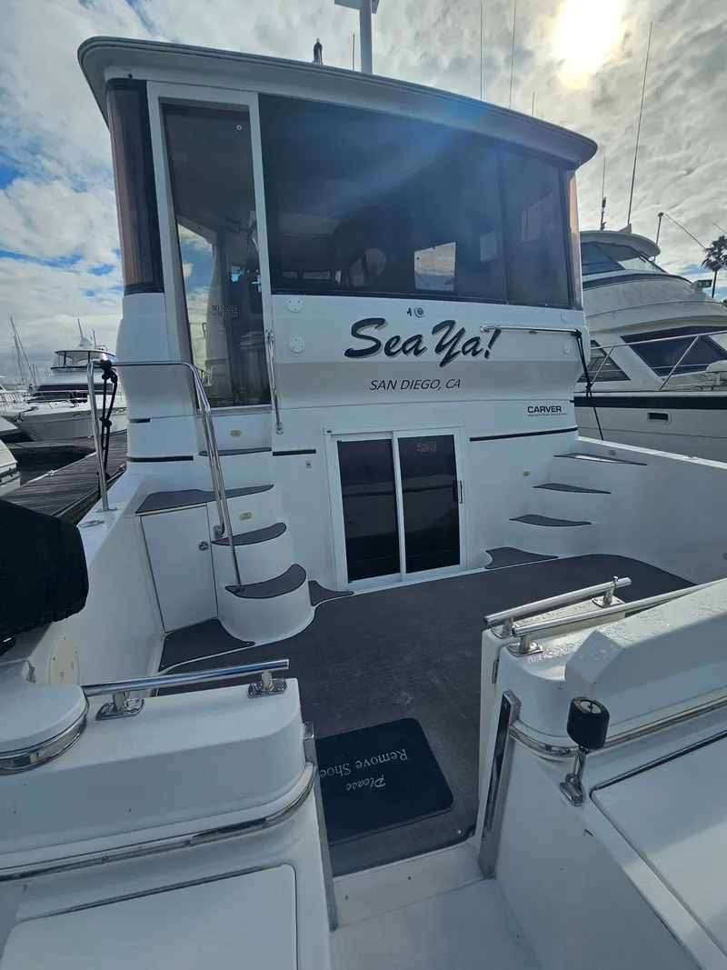 Slide: The Image of Carver Yachts 564 2001 - 3