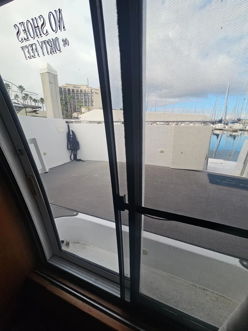 Slide: The Image of Carver Yachts 564 2001 - 31