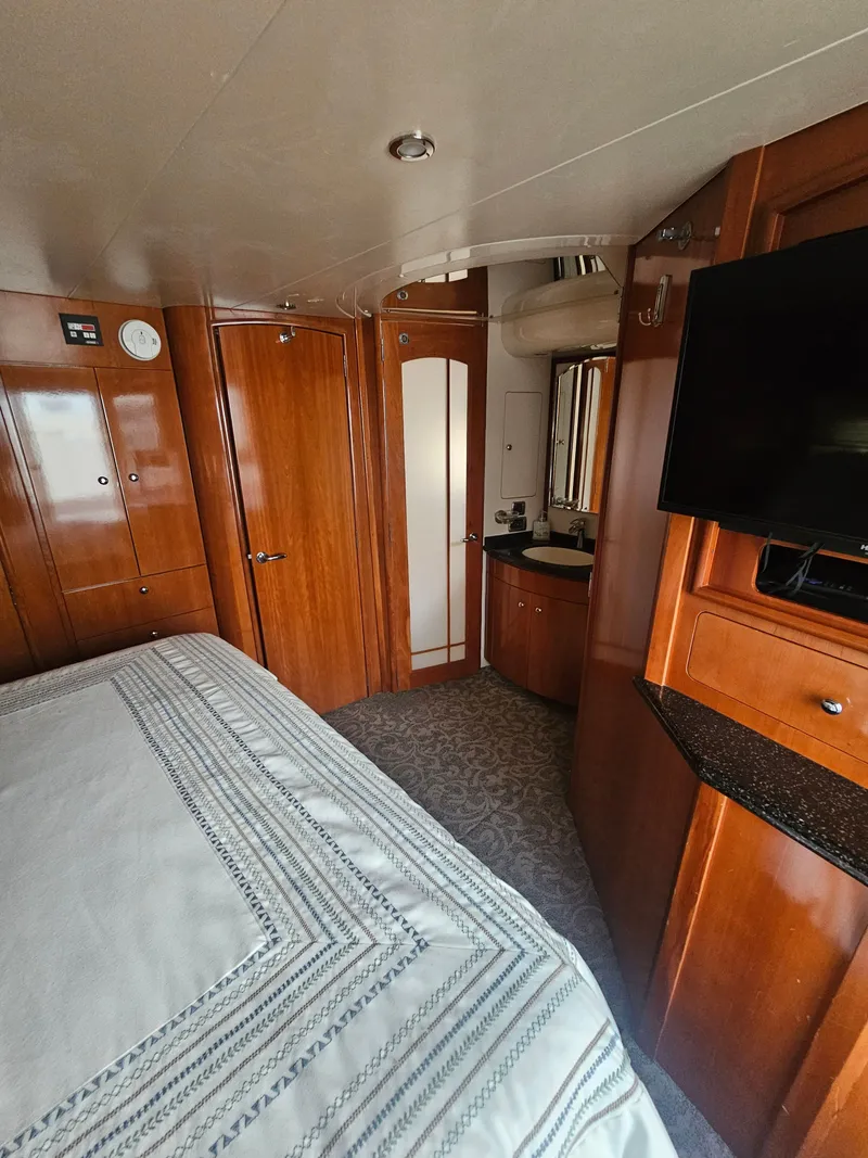 Slide: The Image of Carver Yachts 564 2001 - 32