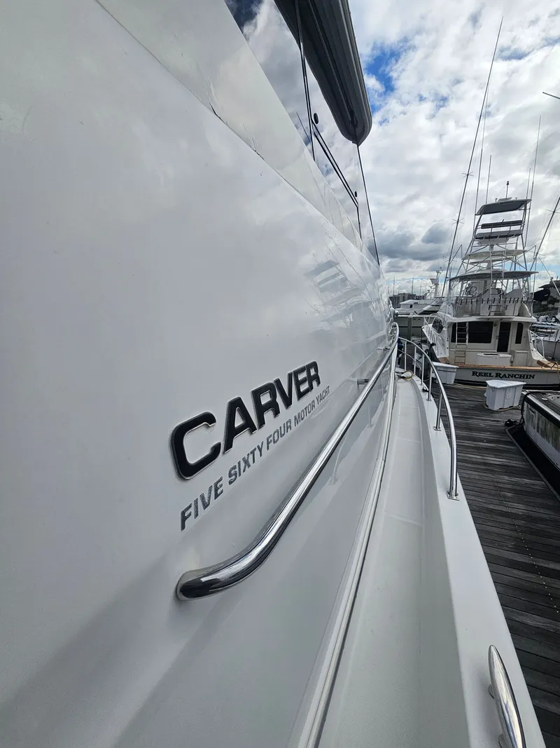 Slide: The Image of Carver Yachts 564 2001 - 39