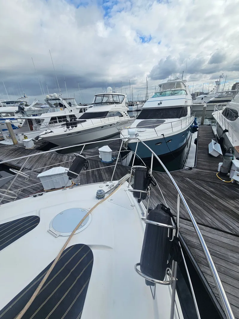 Slide: The Image of Carver Yachts 564 2001 - 40