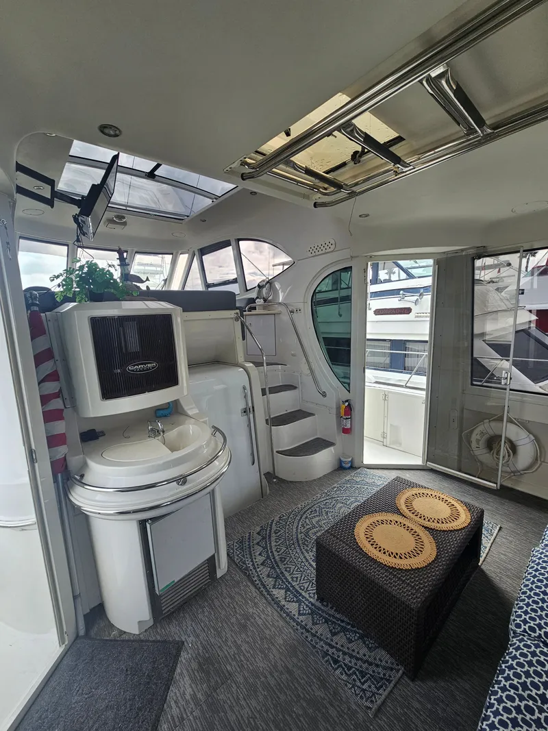 Slide: The Image of Carver Yachts 564 2001 - 43