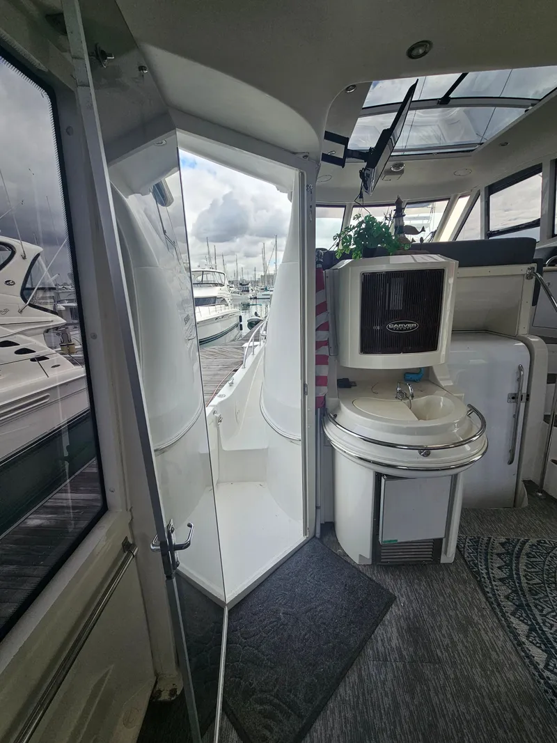 Slide: The Image of Carver Yachts 564 2001 - 44