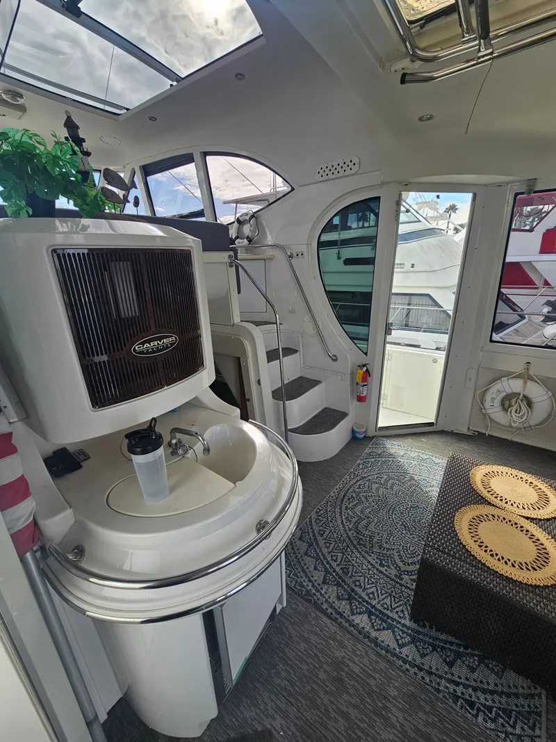 Slide: The Image of Carver Yachts 564 2001 - 7