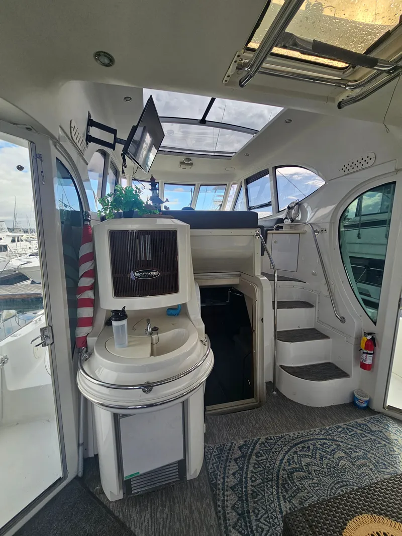 Slide: The Image of Carver Yachts 564 2001 - 8