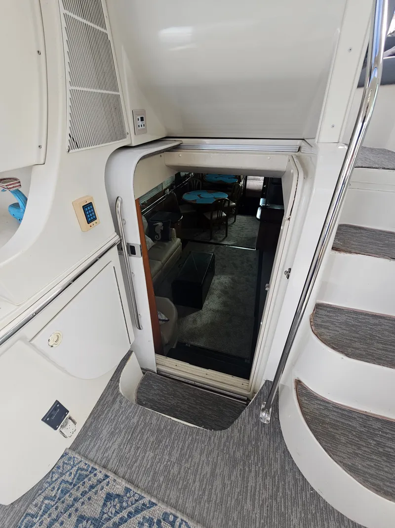 Slide: The Image of Carver Yachts 564 2001 - 9