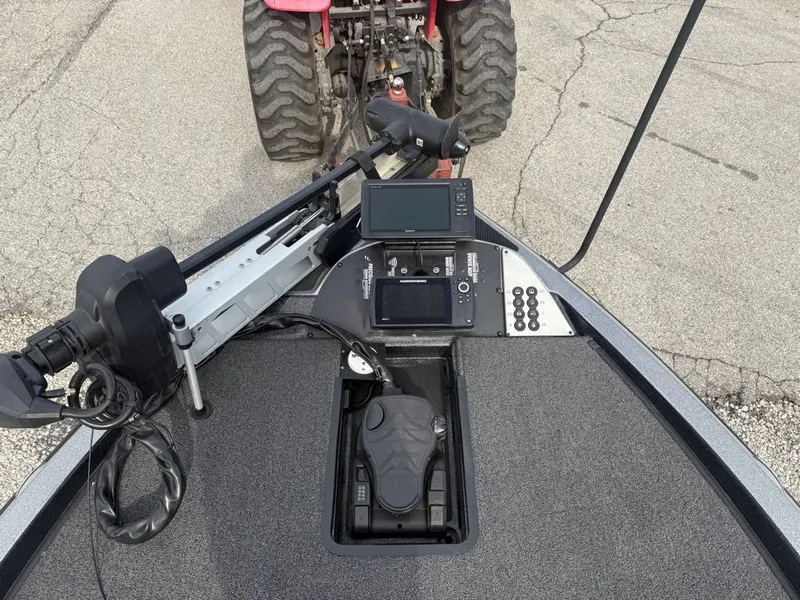 Slide: The Image of Caymas CX 20 2021 - 7