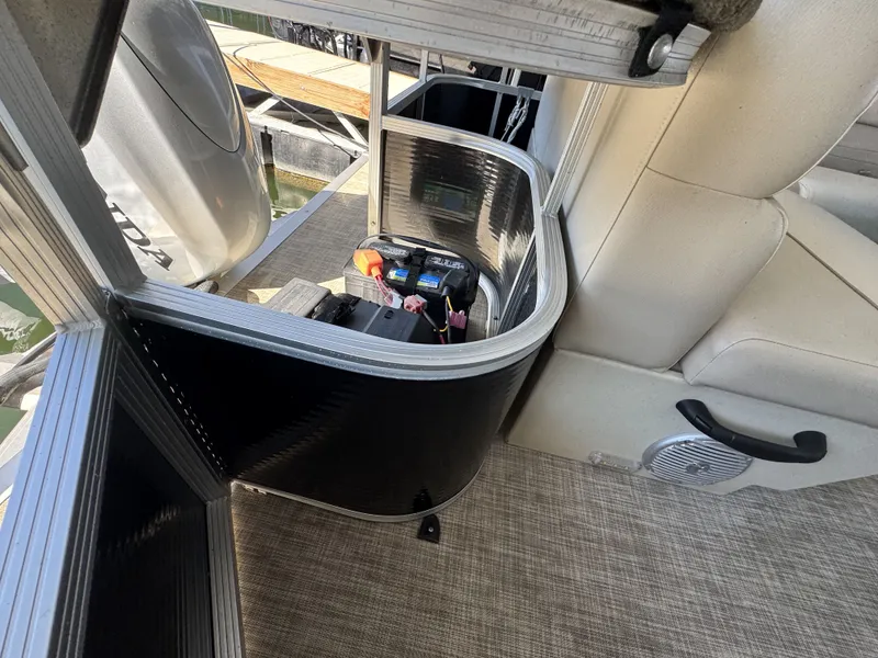 Slide: The Image of Montego Bay Fishing 8520 2PT BK 2018 - 28