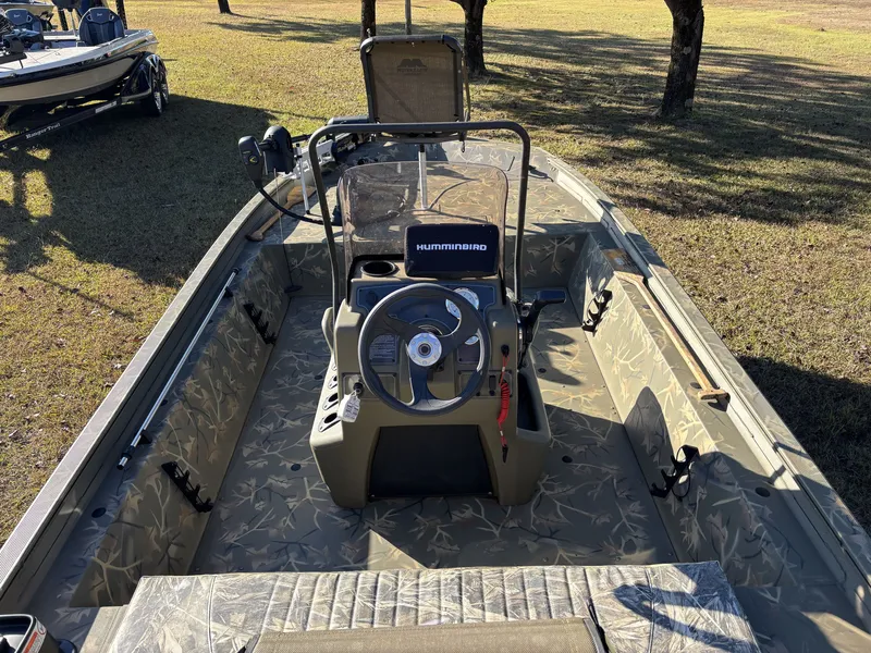 Slide: The Image of Tracker 1860 CC 2022 - 10